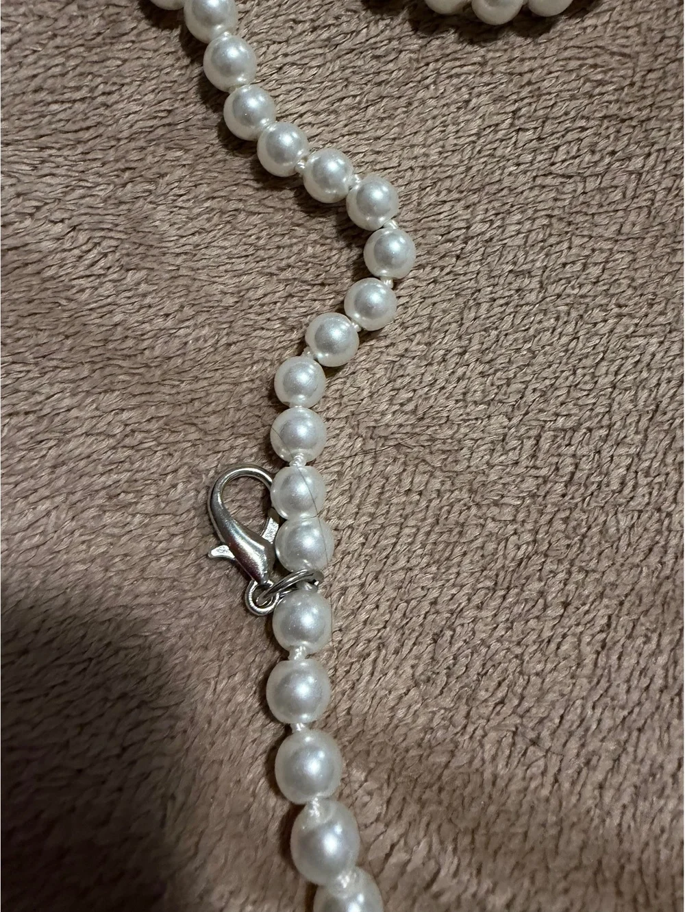 Faux Pearl Beaded Women's Belt with White Fabric Flower Accent